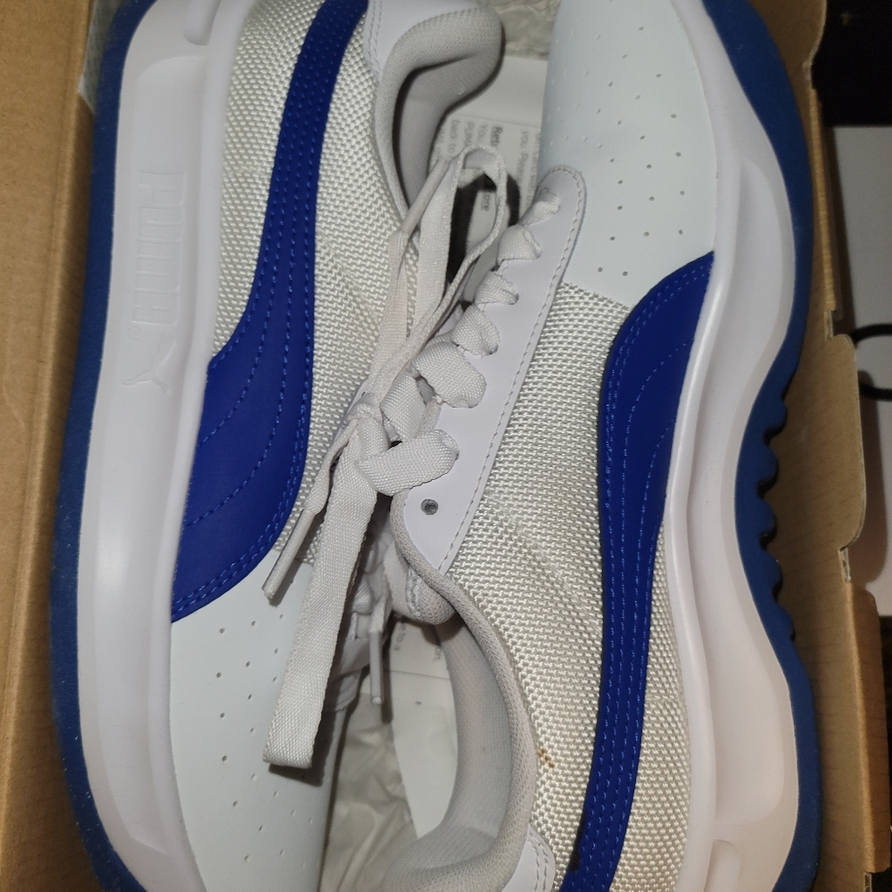Kid's/women's pumas
